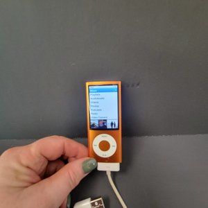 Apple Orange Nano A1320 with Charging Cable Photo & Video Capable 8GB